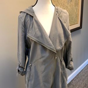 H&M DIVIDED in new condition light weight jacket asymmetrical zipper cinch hood